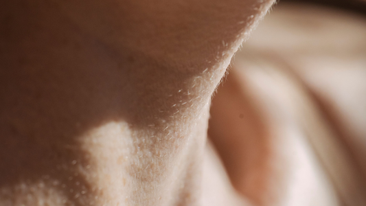 Pelle secca che tira: cause, errori da evitare e routine delicata